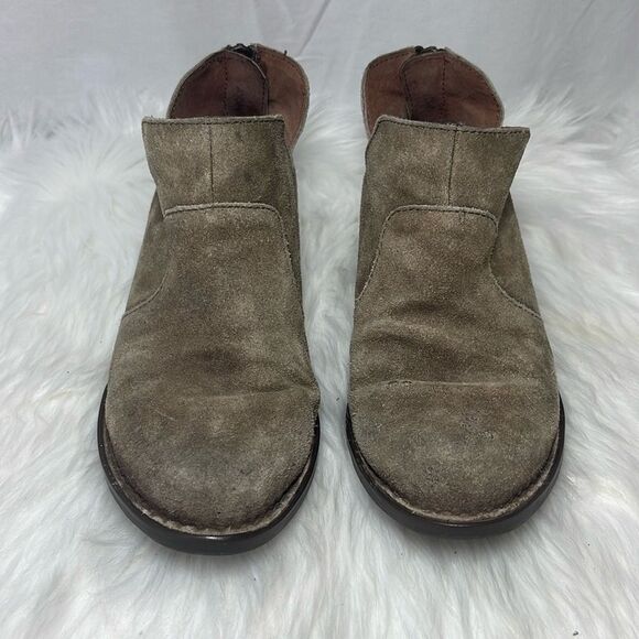 Born Kerri Tan/Taupe Distressed Suede Booties Sz 7 - Picture 2 of 6